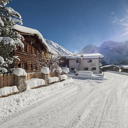 Berghof Sertig Alpstuga