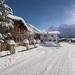 Berghof Sertig 샬레